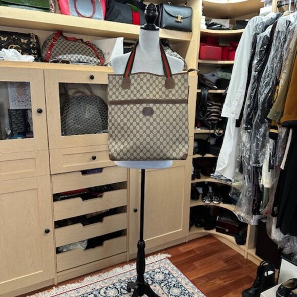 Share Show With @blockhart925 on 10-25 at 3:00 Ca Time GUCCI Bags GIVEEYY - Picture 7 of 13